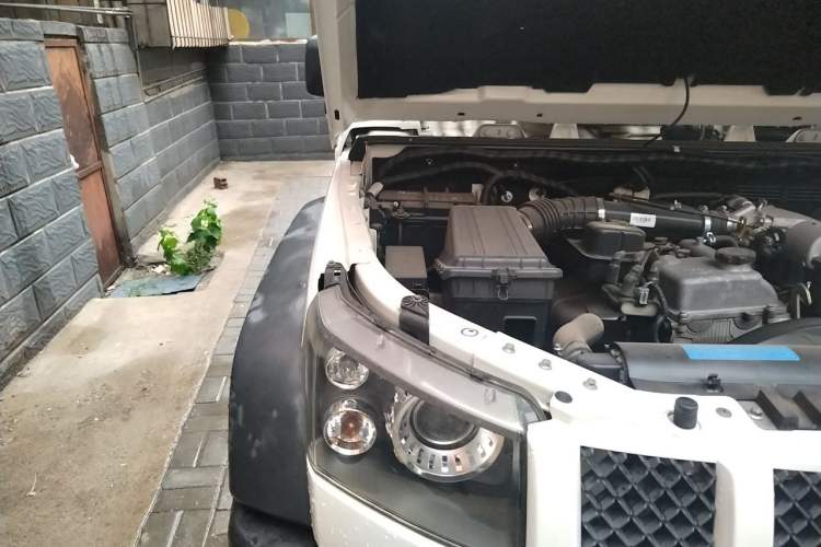 Used BAIC Off-Road BJ40 2014 2.4L Manual Cross-Country Edition Engine Bay Right