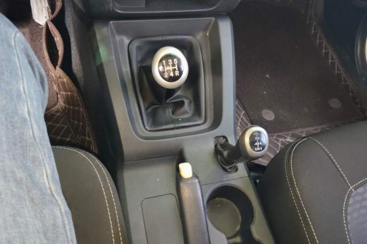 Used BAIC Off-Road BJ40 2014 2.4L Manual Cross-Country Edition Gear Lever