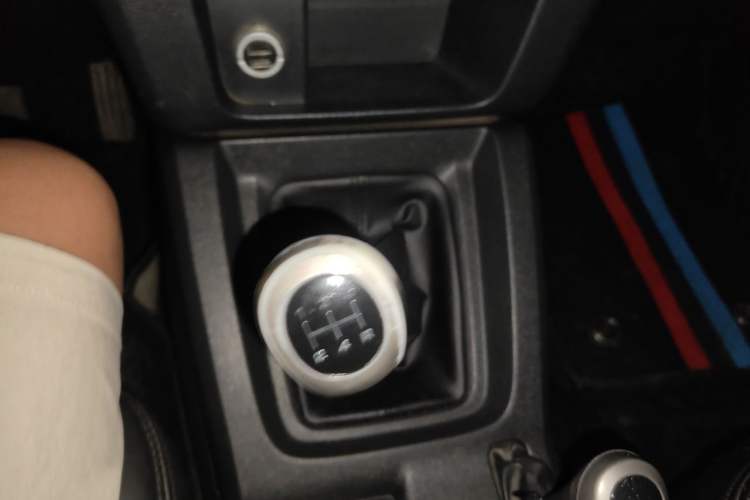 Used BAIC Off-Road BJ40 2014 2.4L Manual Cool Wilderness Edition Gear Lever