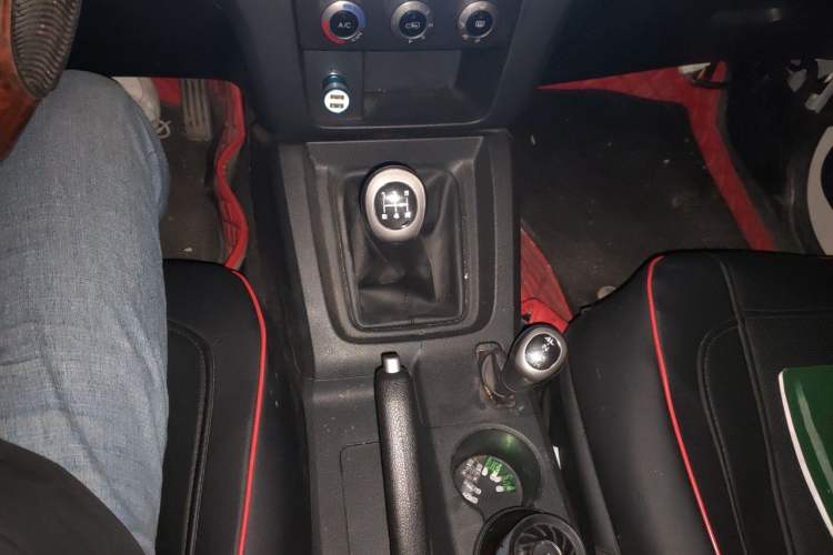 Used BAIC Off-Road BJ40 2014 2.4L Manual Cross-Country Edition Gear Lever
