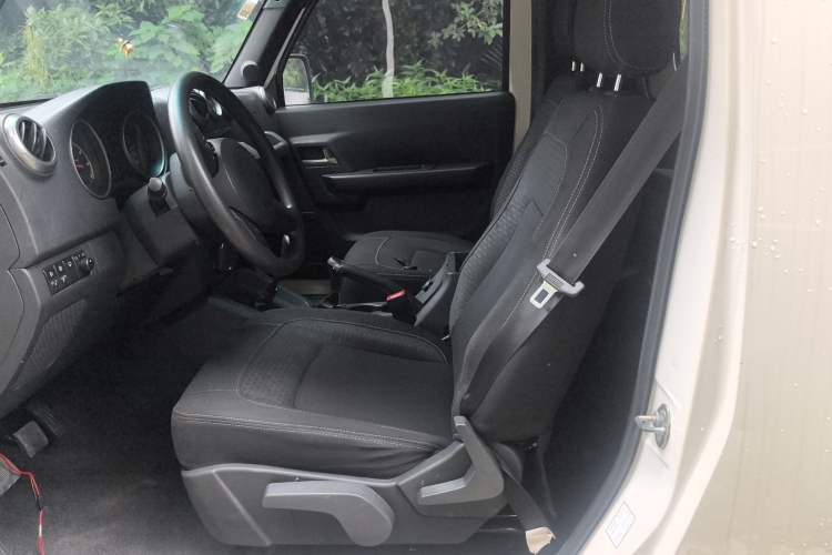Used BAIC Off-Road BJ40 2014 2.4L Manual Cross-Country Edition Left Front Seat