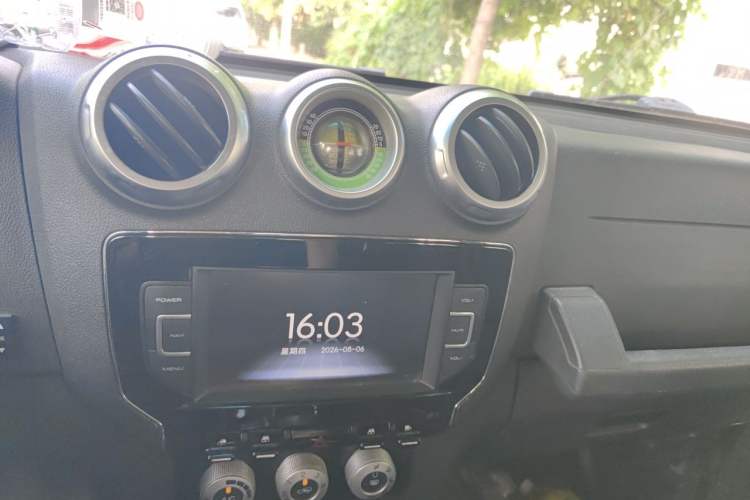 Used BAIC Off-Road BJ40 2016 40L 2.0T Manual All-Wheel Drive Prestige Edition Audio And AC Panel
