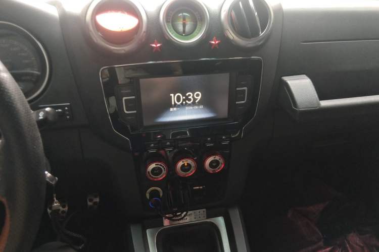 Used BAIC Off-Road BJ40 2016 40L 2.0T Manual All-Wheel Drive Prestige Edition Audio And AC Panel