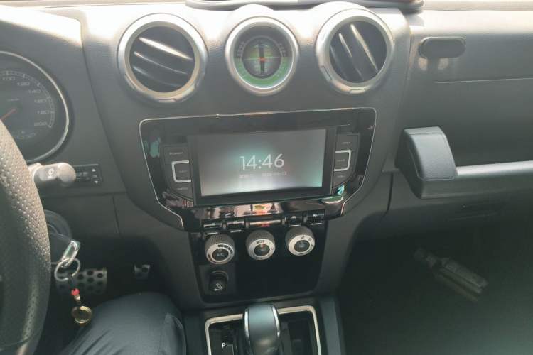 Used BAIC Off-Road BJ40 2016 40L 2.3T Automatic All-Wheel Drive Premium Edition Audio And AC Panel