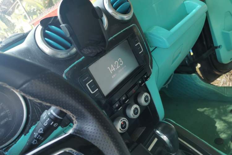Used BAIC Off-Road BJ40 2016 40L 2.3T Automatic All-Wheel Drive Premium Edition Audio And AC Panel