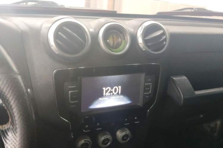 Used BAIC Off-Road BJ40 2016 2.3T Automatic Four-Wheel Drive Premium Edition Audio And AC Panel