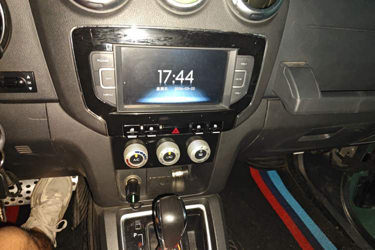 Used BAIC Off-Road BJ40 2016 40L 2.3T Automatic All-Wheel Drive Premium Edition Audio And AC Panel