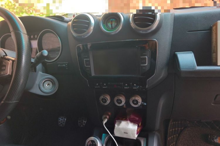 Used BAIC Off-Road BJ40 2016 2.0T Manual Two-Wheel Drive Prestige Edition Audio And AC Panel