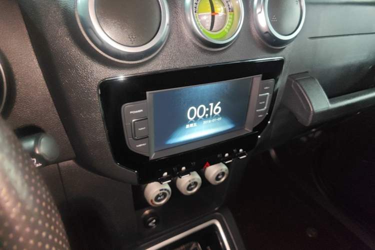Used BAIC Off-Road BJ40 2016 40L 2.3T Automatic All-Wheel Drive Premium Edition Audio And AC Panel
