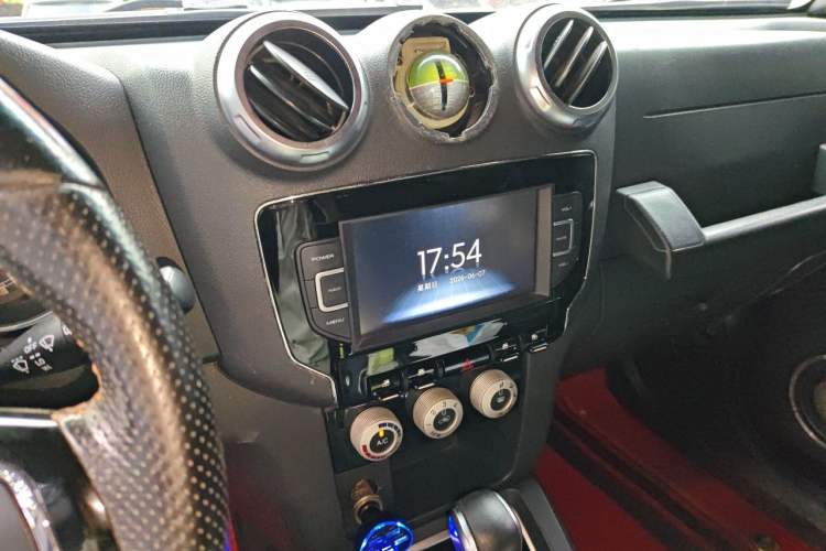 Used BAIC Off-Road BJ40 2016 40L 2.3T Automatic All-Wheel Drive Premium Edition Audio And AC Panel