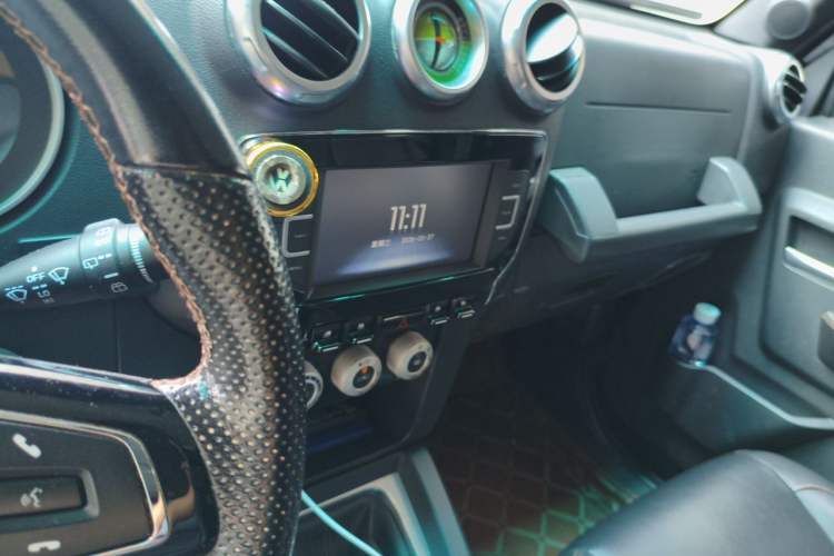 Used BAIC Off-Road BJ40 2016 40L 2.0T Manual All-Wheel Drive Prestige Edition Audio And AC Panel