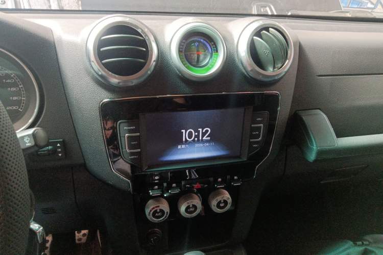 Used BAIC Off-Road BJ40 2016 40L 2.3T Automatic All-Wheel Drive Premium Edition Audio And AC Panel