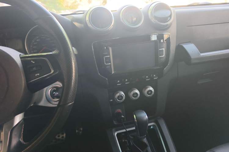 Used BAIC Off-Road BJ40 2016 40L 2.3T Automatic All-Wheel Drive Premium Edition Audio And AC Panel
