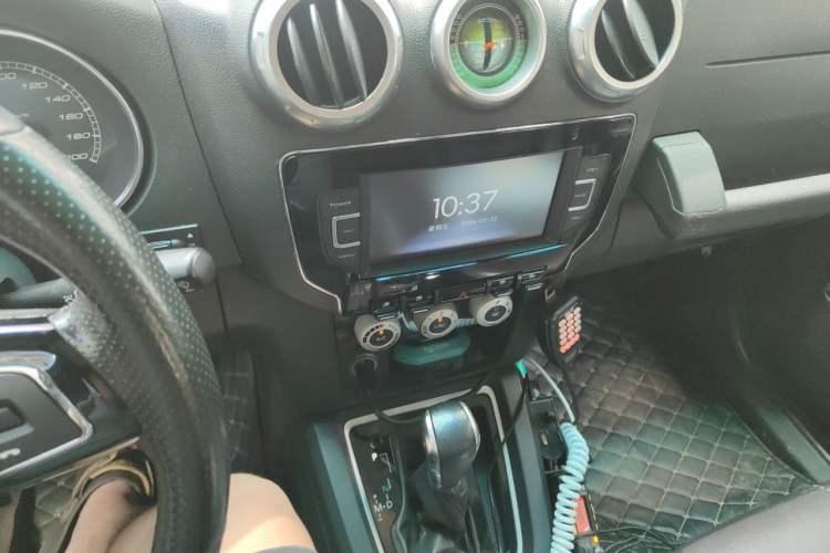 Used BAIC Off-Road BJ40 2016 40L 2.3T Automatic All-Wheel Drive Premium Edition Audio And AC Panel