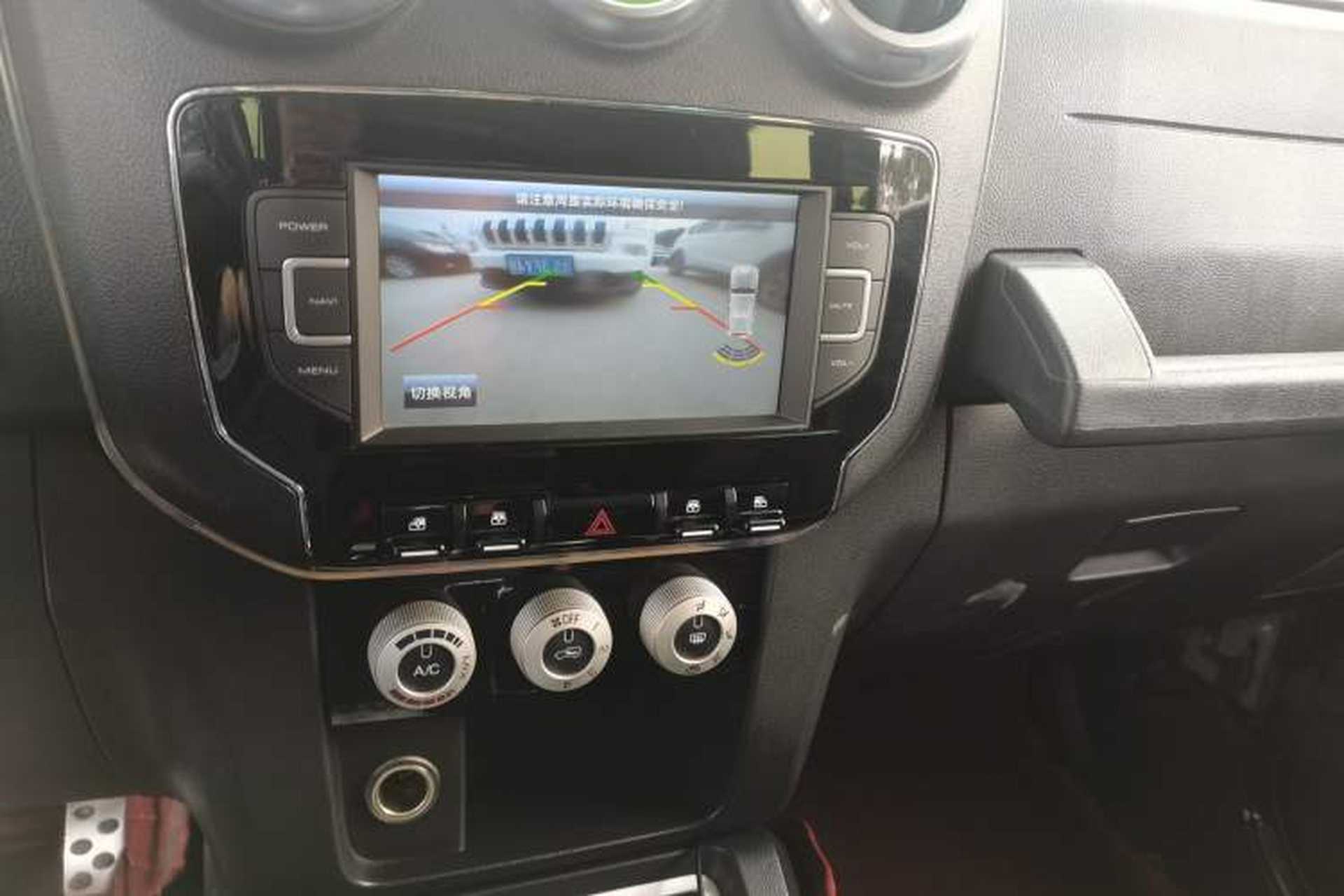 Used BAIC Off-Road BJ40 2016 40L 2.3T Automatic Two-Wheel Drive Prestige Edition Audio And AC Panel
