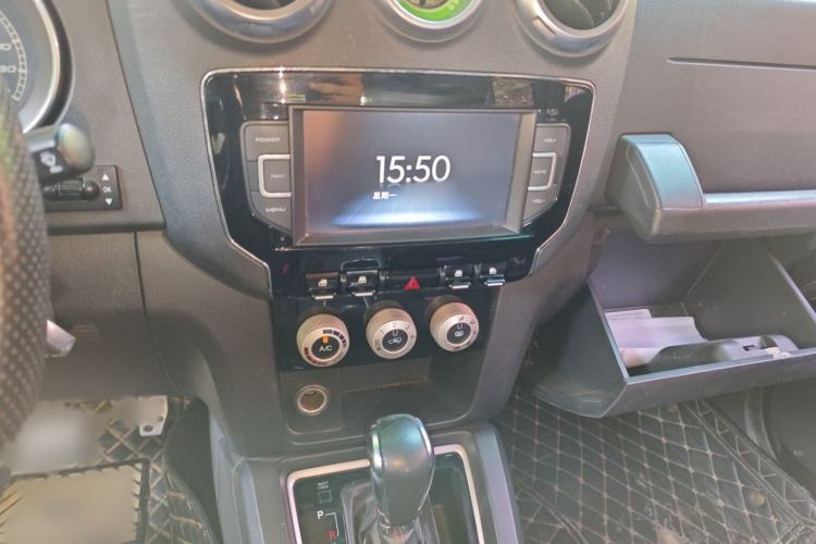Used BAIC Off-Road BJ40 2016 40L 2.3T Automatic All-Wheel Drive Premium Edition Audio And AC Panel