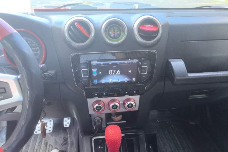 Used BAIC Off-Road BJ40 2016 40L 2.3T Automatic All-Wheel Drive Premium Edition Audio And AC Panel
