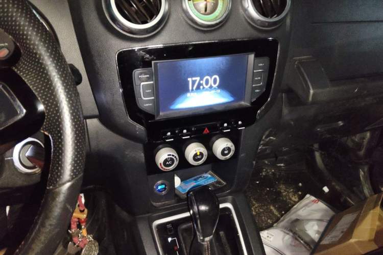 Used BAIC Off-Road BJ40 2016 40L 2.3T Automatic All-Wheel Drive Premium Edition Audio And AC Panel