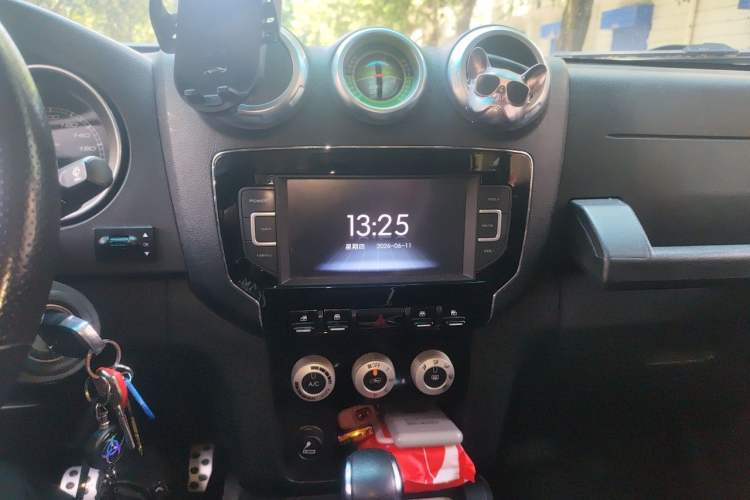 Used BAIC Off-Road BJ40 2016 40L 2.3T Automatic All-Wheel Drive Premium Edition Audio And AC Panel