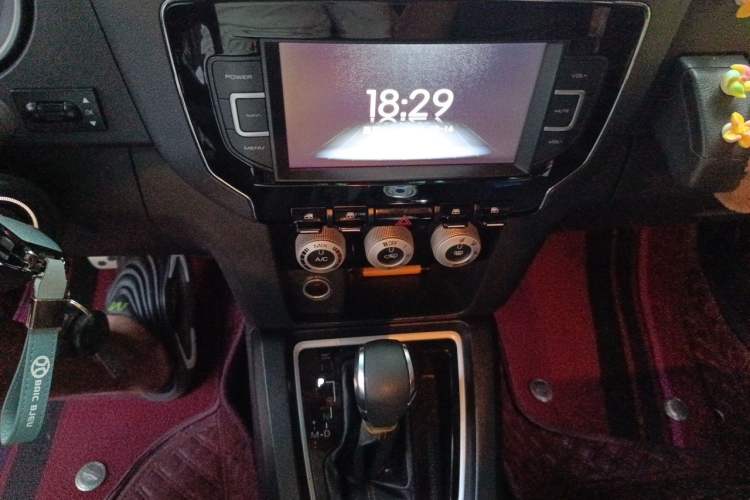 Used BAIC Off-Road BJ40 2016 40L 2.3T Automatic All-Wheel Drive Premium Edition Audio And AC Panel