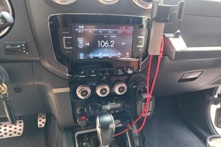 Used BAIC Off-Road BJ40 2016 40L 2.3T Automatic All-Wheel Drive Premium Edition Audio And AC Panel