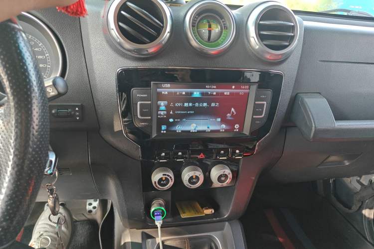 Used BAIC Off-Road BJ40 2016 40L 2.0T Manual All-Wheel Drive Prestige Edition Audio And AC Panel