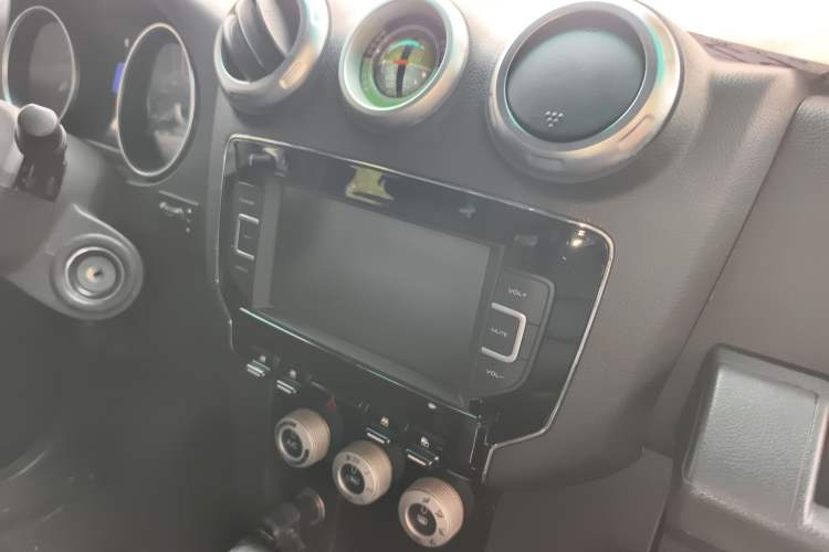Used BAIC Off-Road BJ40 2016 40L 2.3T Automatic All-Wheel Drive Premium Edition Audio And AC Panel