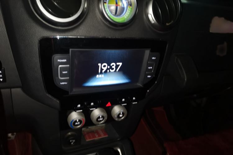 Used BAIC Off-Road BJ40 2016 40L 2.3T Automatic All-Wheel Drive Premium Edition Audio And AC Panel