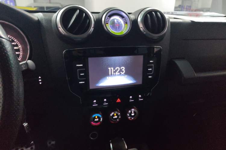 Used BAIC Off-Road BJ40 2016 40L 2.3T Automatic All-Wheel Drive Premium Edition Audio And AC Panel