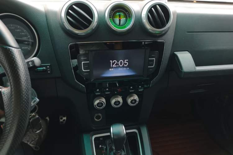 Used BAIC Off-Road BJ40 2016 40L 2.3T Automatic All-Wheel Drive Premium Edition Audio And AC Panel