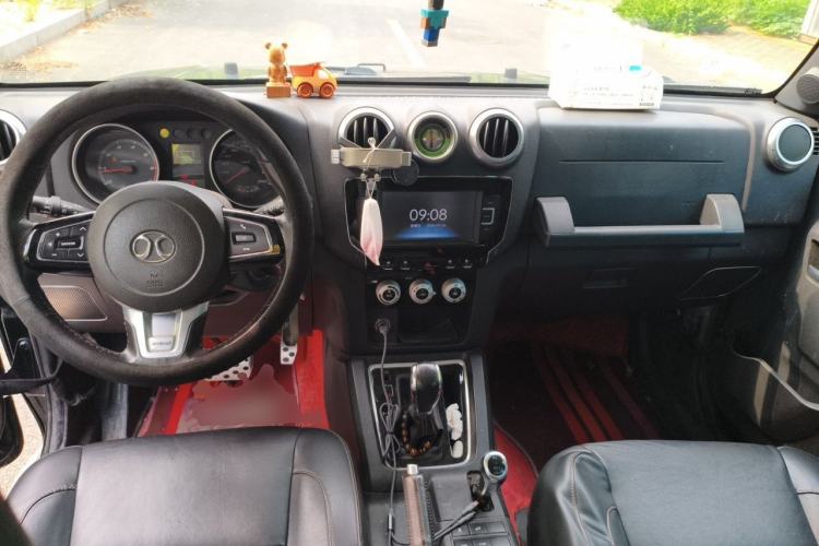Used BAIC Off-Road BJ40 2016 40L 2.3T Automatic All-Wheel Drive Premium Edition Center Console