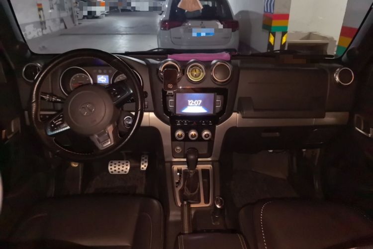Used BAIC Off-Road BJ40 2016 40L 2.3T Automatic All-Wheel Drive Premium Edition Center Console