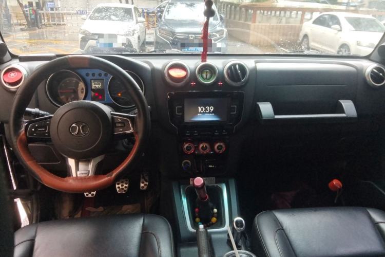 Used BAIC Off-Road BJ40 2016 40L 2.0T Manual All-Wheel Drive Prestige Edition Center Console