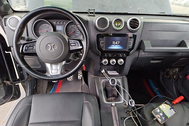 Used BAIC Off-Road BJ40 2016 40L 2.0T Manual All-Wheel Drive Prestige Edition Center Console