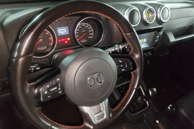 Used BAIC Off-Road BJ40 2016 40L 2.3T Automatic All-Wheel Drive Premium Edition Center Console