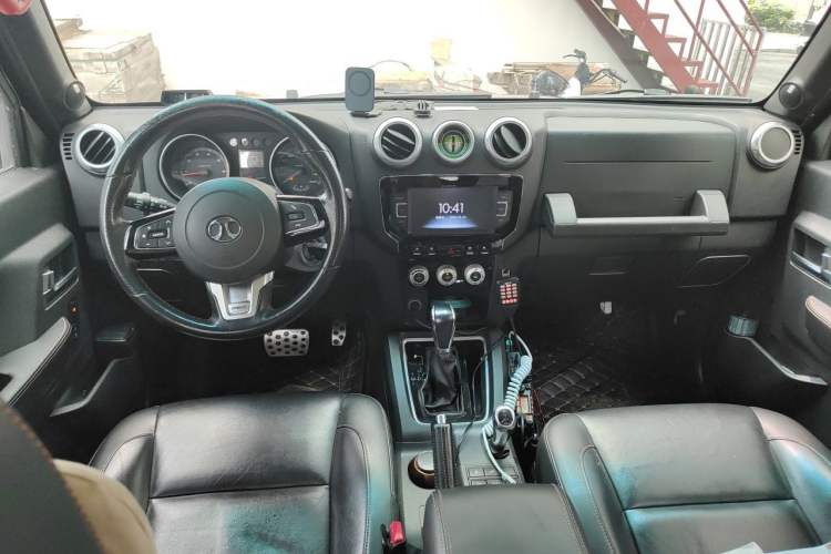 Used BAIC Off-Road BJ40 2016 40L 2.3T Automatic All-Wheel Drive Premium Edition Center Console
