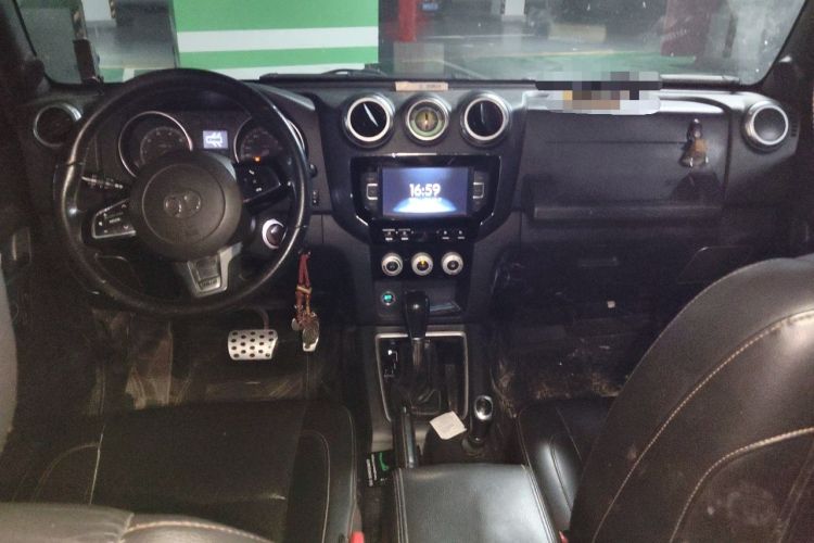 Used BAIC Off-Road BJ40 2016 40L 2.3T Automatic All-Wheel Drive Premium Edition Center Console