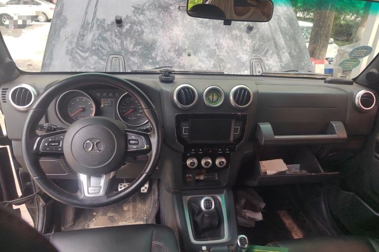 Used BAIC Off-Road BJ40 2016 2.0T Manual Four-Wheel Drive Prestige Edition Center Console