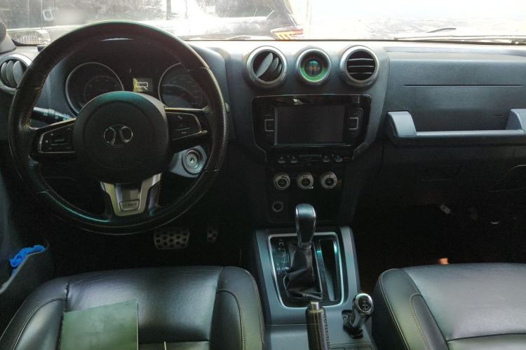 Used BAIC Off-Road BJ40 2016 40L 2.3T Automatic All-Wheel Drive Premium Edition Center Console