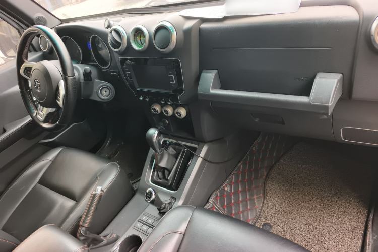 Used BAIC Off-Road BJ40 2016 40L 2.3T Automatic All-Wheel Drive Premium Edition Center Console