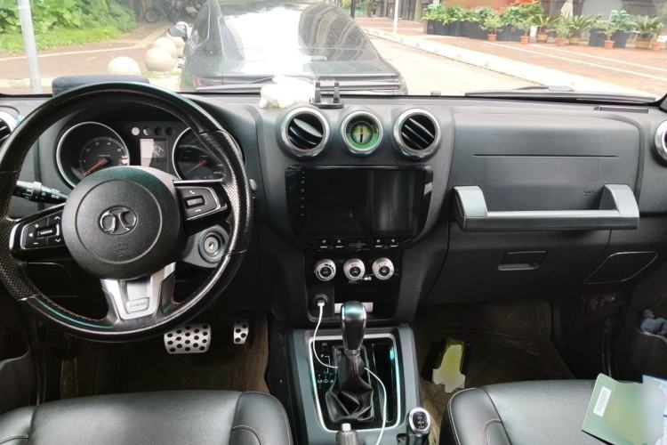 Used BAIC Off-Road BJ40 2016 2.3T Automatic Four-Wheel Drive Premium Edition Center Console