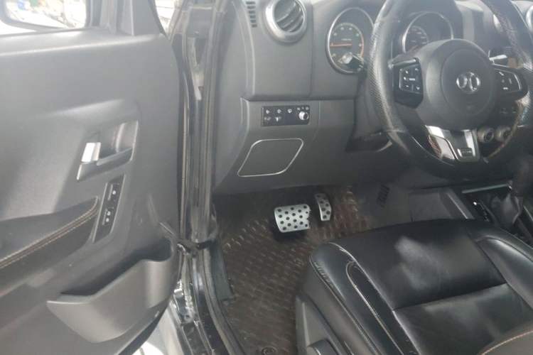 Used BAIC Off-Road BJ40 2016 2.3T Automatic Four-Wheel Drive Premium Edition Driver Seat