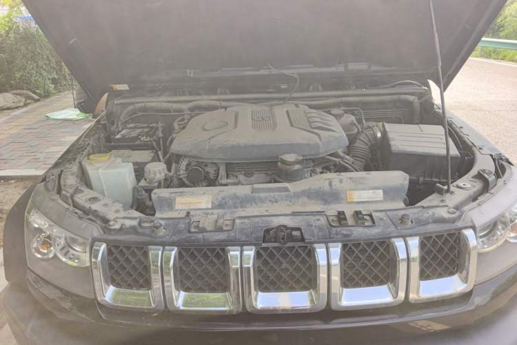 Used BAIC Off-Road BJ40 2016 40L 2.0T Manual All-Wheel Drive Prestige Edition Engine Bay
