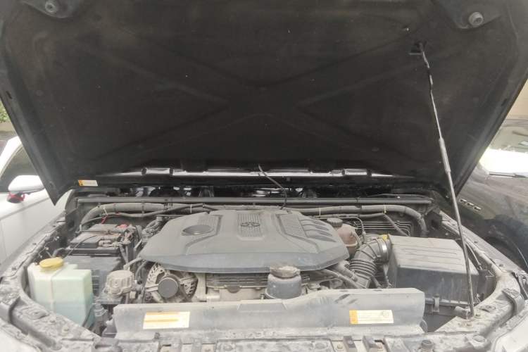 Used BAIC Off-Road BJ40 2016 40L 2.0T Manual All-Wheel Drive Prestige Edition Engine Bay