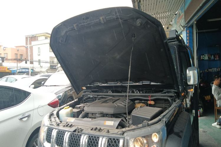 Used BAIC Off-Road BJ40 2016 40L 2.3T Automatic Two-Wheel Drive Prestige Edition Engine Bay