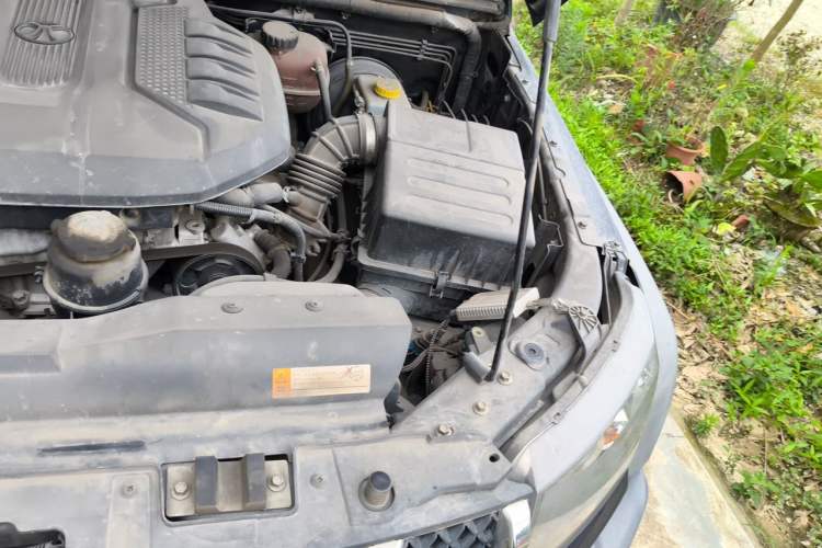 Used BAIC Off-Road BJ40 2016 40L 2.0T Manual All-Wheel Drive Prestige Edition Engine Bay Left
