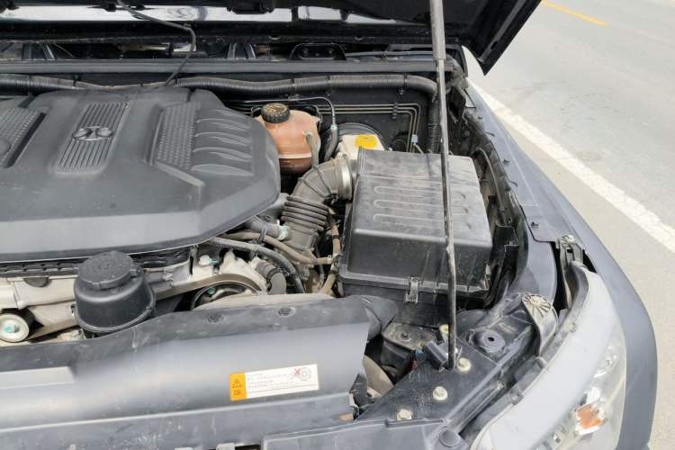 Used BAIC Off-Road BJ40 2016 40L 2.3T Automatic All-Wheel Drive Premium Edition Engine Bay Left