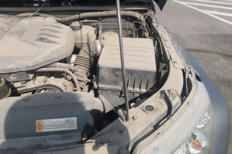 Used BAIC Off-Road BJ40 2016 40L 2.0T Manual All-Wheel Drive Prestige Edition Engine Bay Left