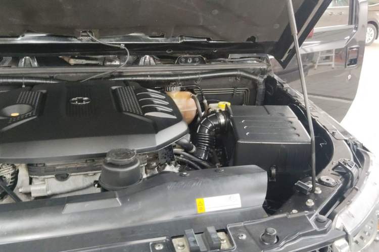 Used BAIC Off-Road BJ40 2016 2.3T Automatic Four-Wheel Drive Premium Edition Engine Bay Left