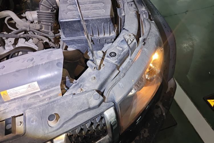 Used BAIC Off-Road BJ40 2016 40L 2.3T Automatic All-Wheel Drive Premium Edition Engine Bay Left